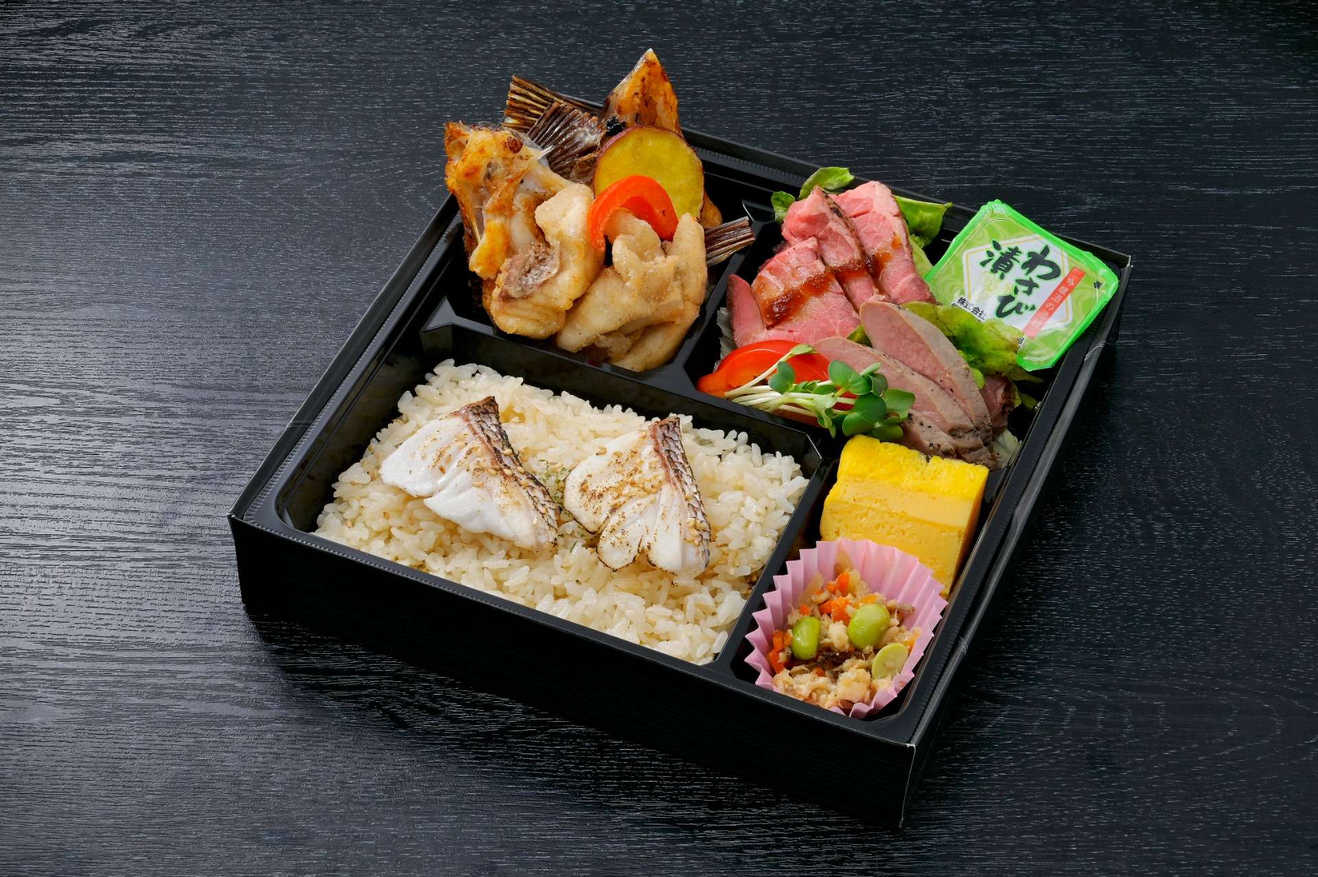 贅沢ビーフとヒレ豚の真鯛弁当