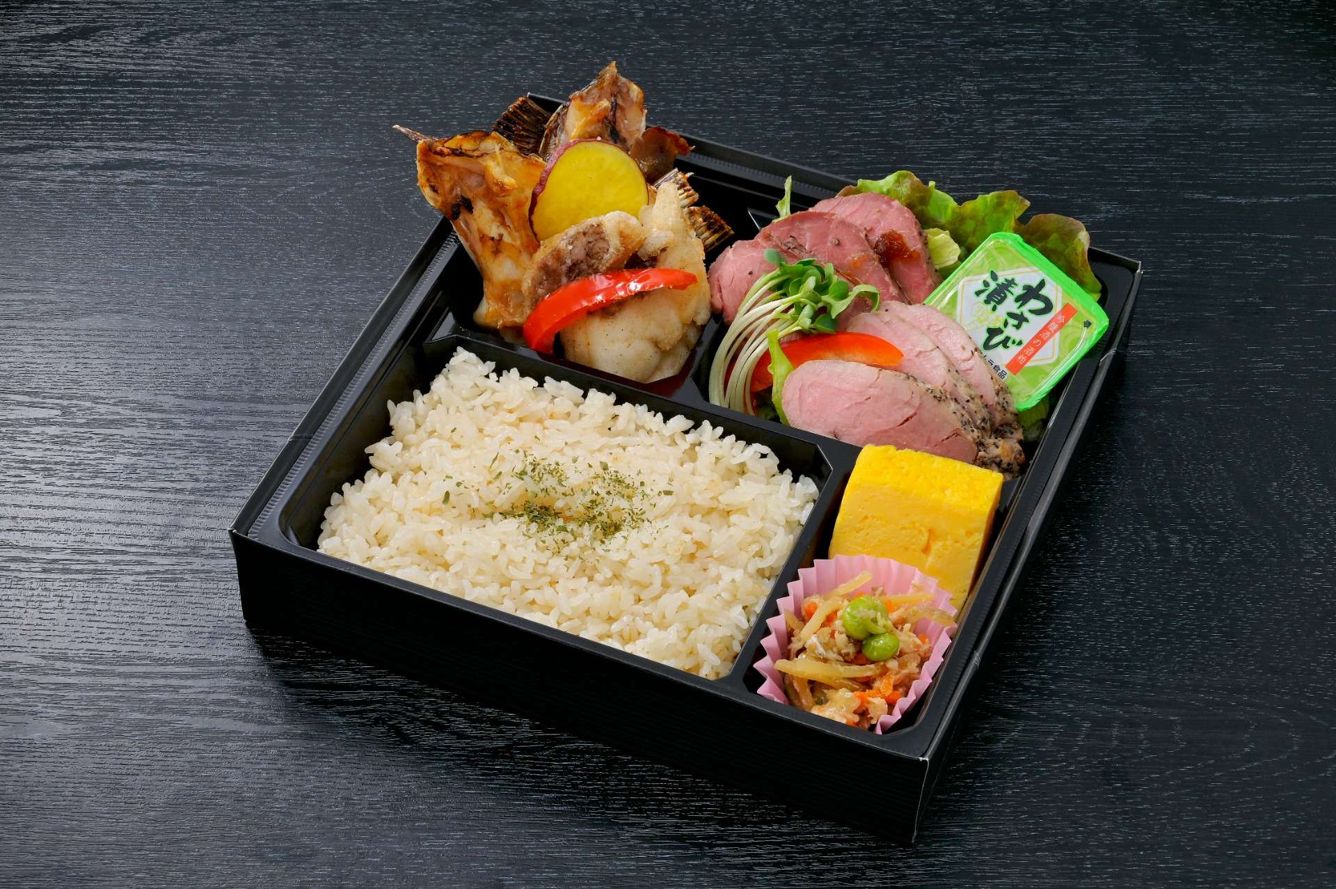 真鯛と牛・豚弁当